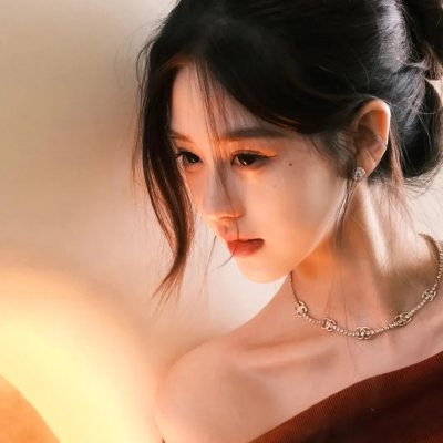 穿条纹衣的男孩